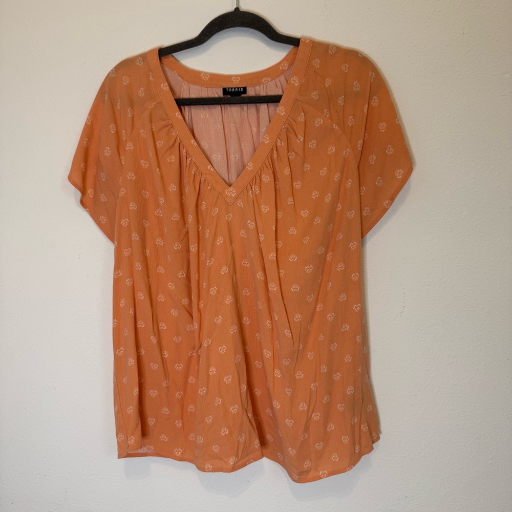 Torrid Peach Orange V-Neck casual Blouse with Floral Print Size 1X
